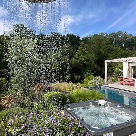 Prázdninový dům Small House With Swimming Pool And Jacuzzi Biarritz